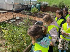 Outdoor learning at Haut-Lac School