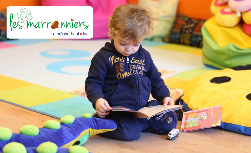 Nursery Les Marronniers - Toddler reading in French